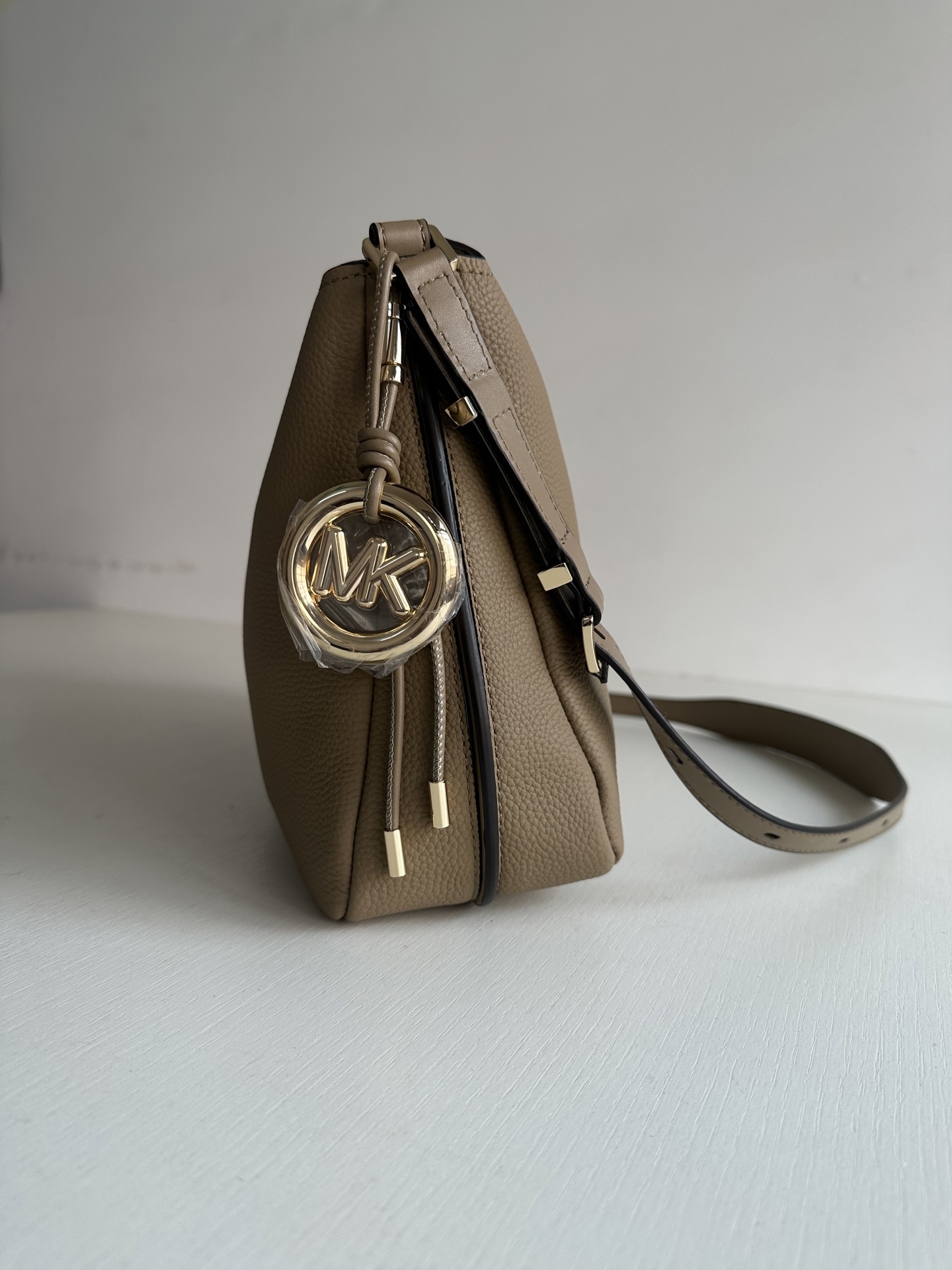 Michael Kors <荔枝纹牛皮> mk新款Nolita系列Michael kors 中号荔枝纹牛皮单肩包