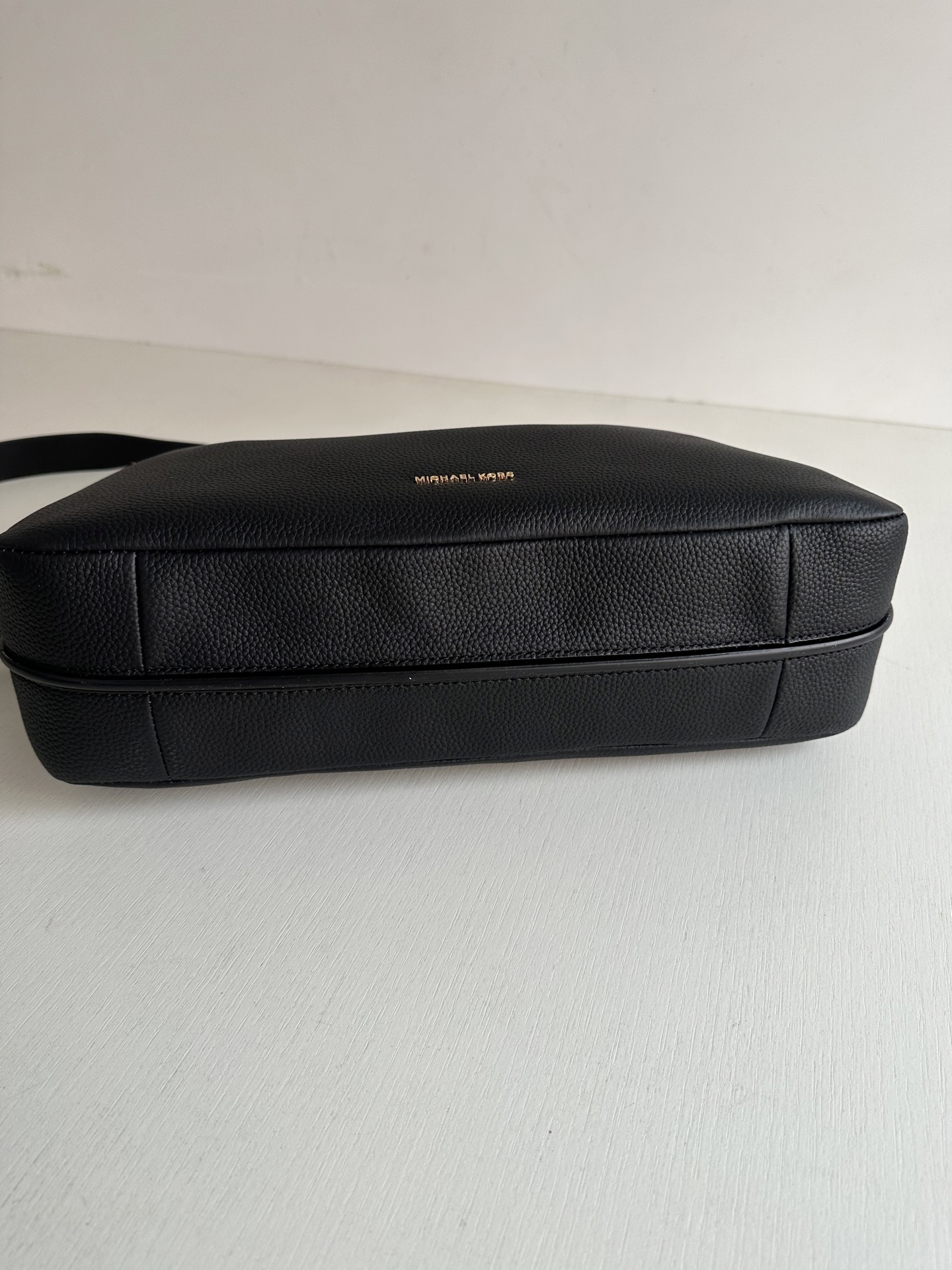 Michael Kors <荔枝纹牛皮> mk新款Nolita系列Michael kors 中号荔枝纹牛皮单肩包