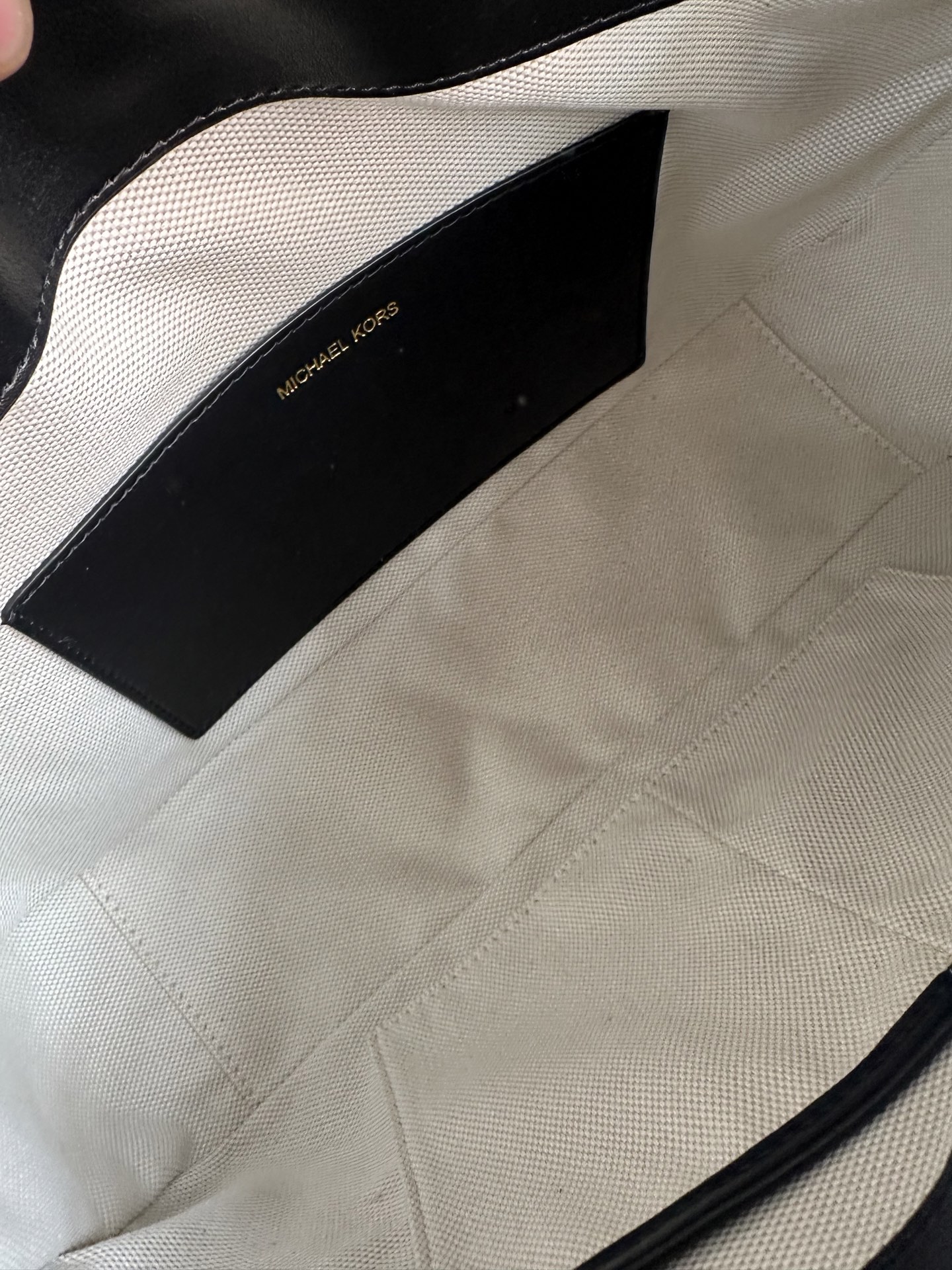 Michael Kors <荔枝纹牛皮> mk新款Nolita系列Michael kors 中号荔枝纹牛皮单肩包