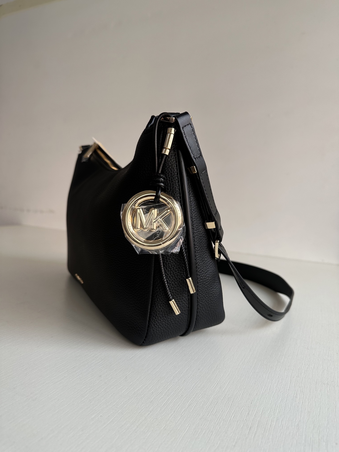 Michael Kors <荔枝纹牛皮> mk新款Nolita系列Michael kors 中号荔枝纹牛皮单肩包