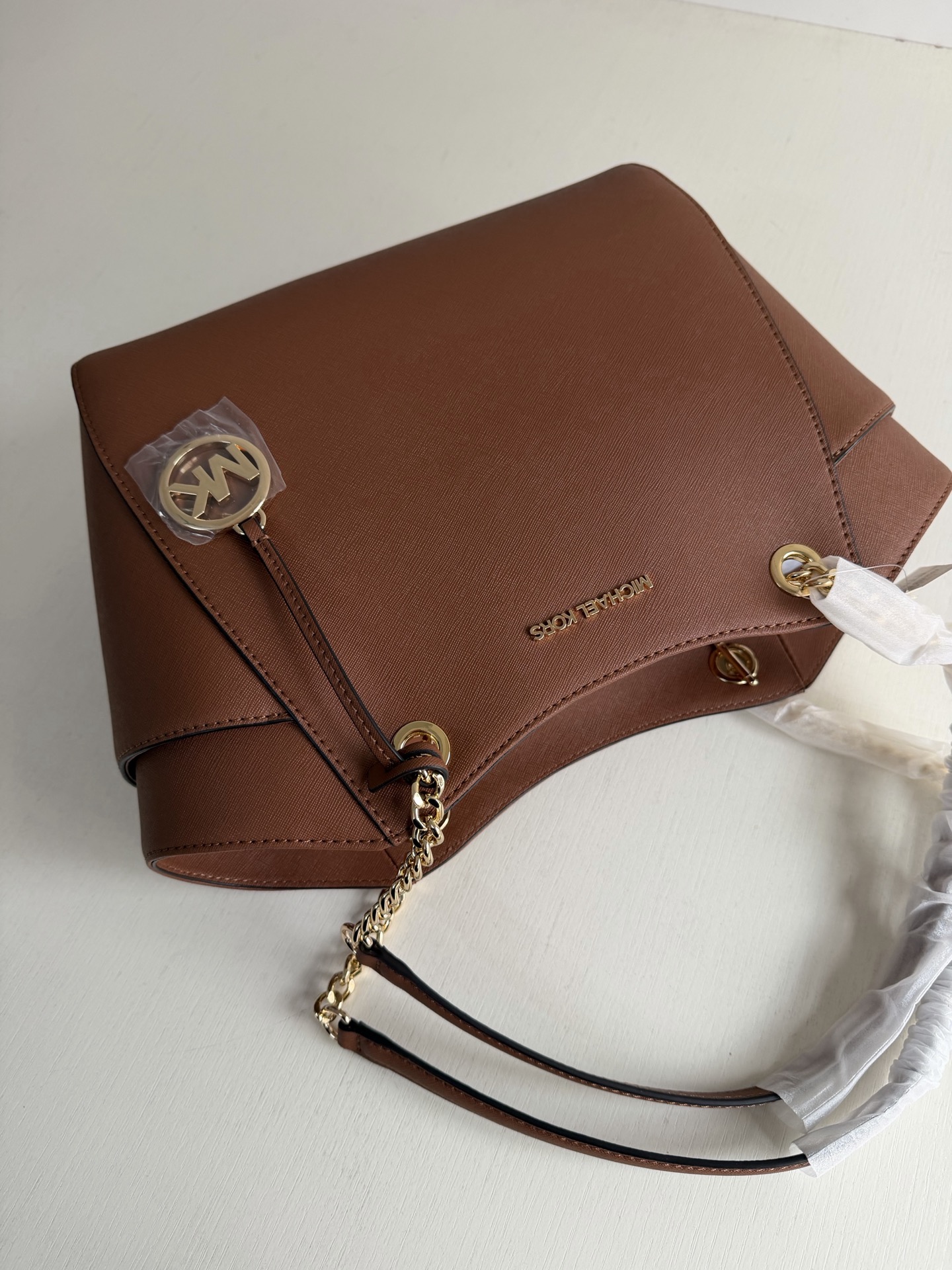 原单340
mk新款JET SET TRAVEL系列妈咪购物袋，尺寸:底长27上宽39&times;26&times;11