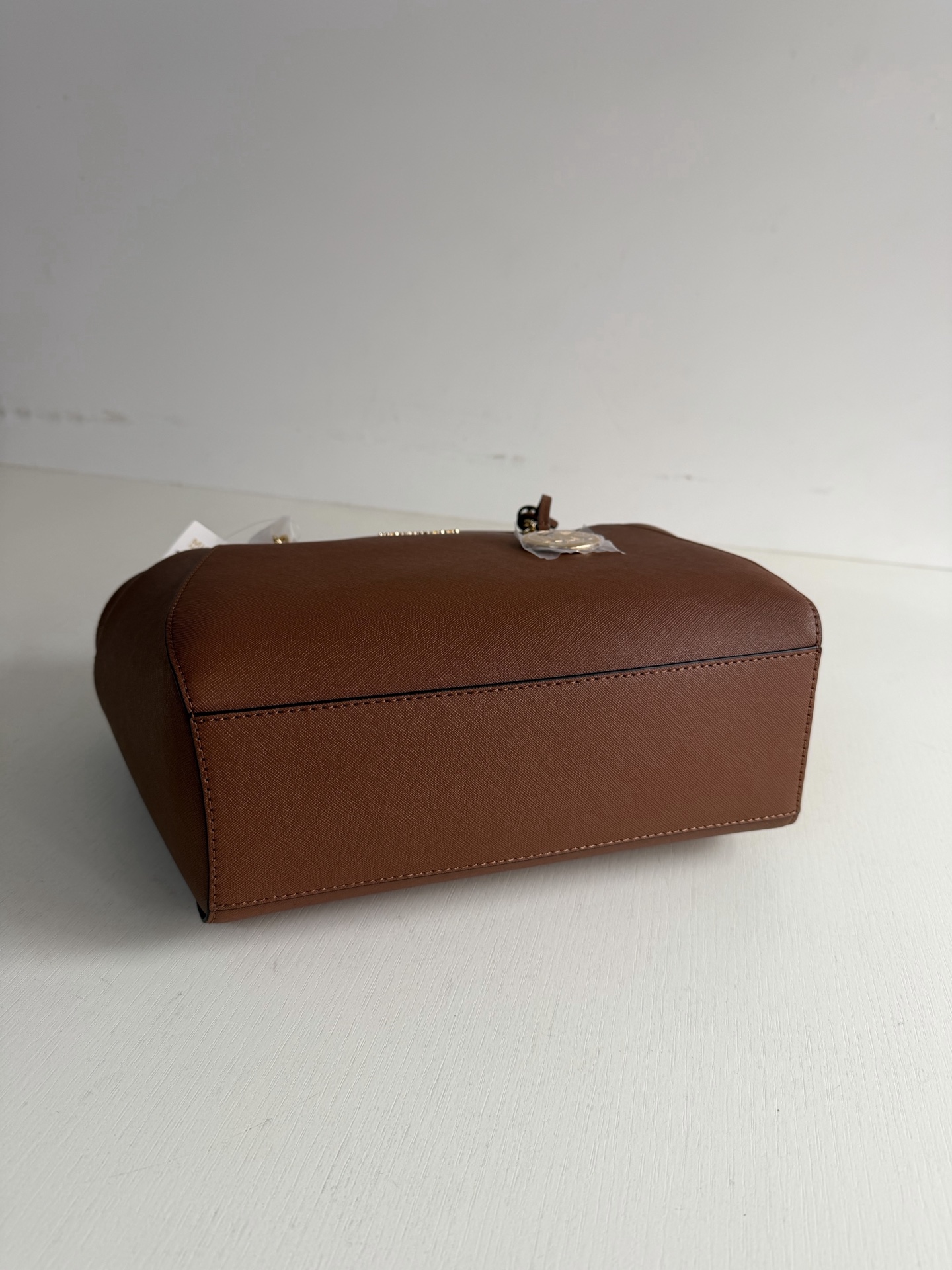 原单340
mk新款JET SET TRAVEL系列妈咪购物袋，尺寸:底长27上宽39&times;26&times;11