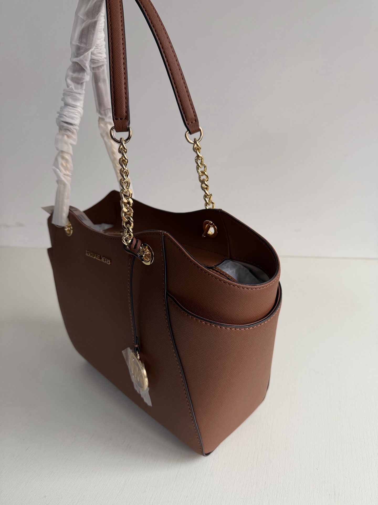 原单340
mk新款JET SET TRAVEL系列妈咪购物袋，尺寸:底长27上宽39&times;26&times;11