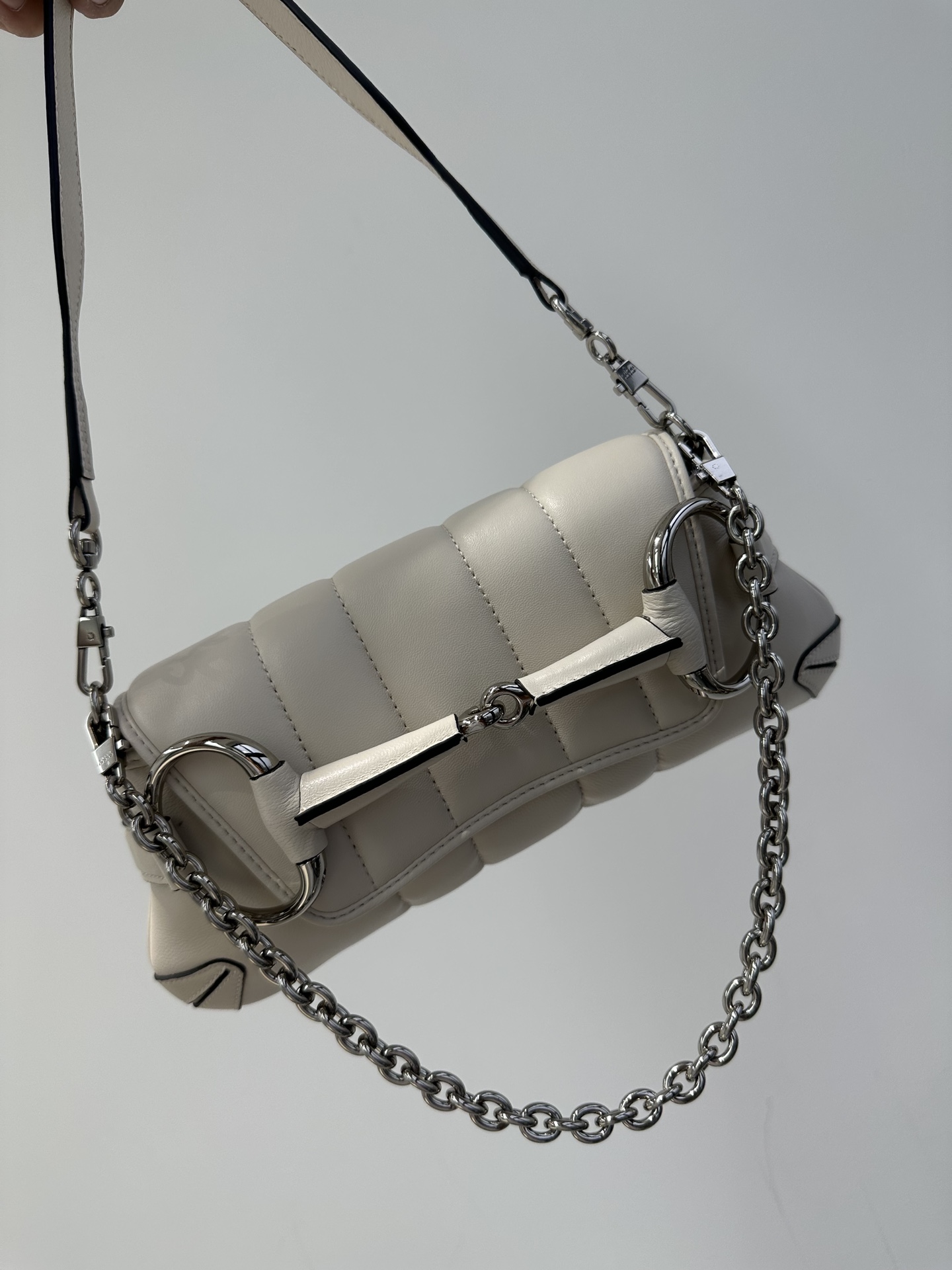P880 Pure original Gucci Gucci 23 new Horsebit Chain series small chain horsebit shoulder bag. Gucci reinterprets the brand's classic elements, s