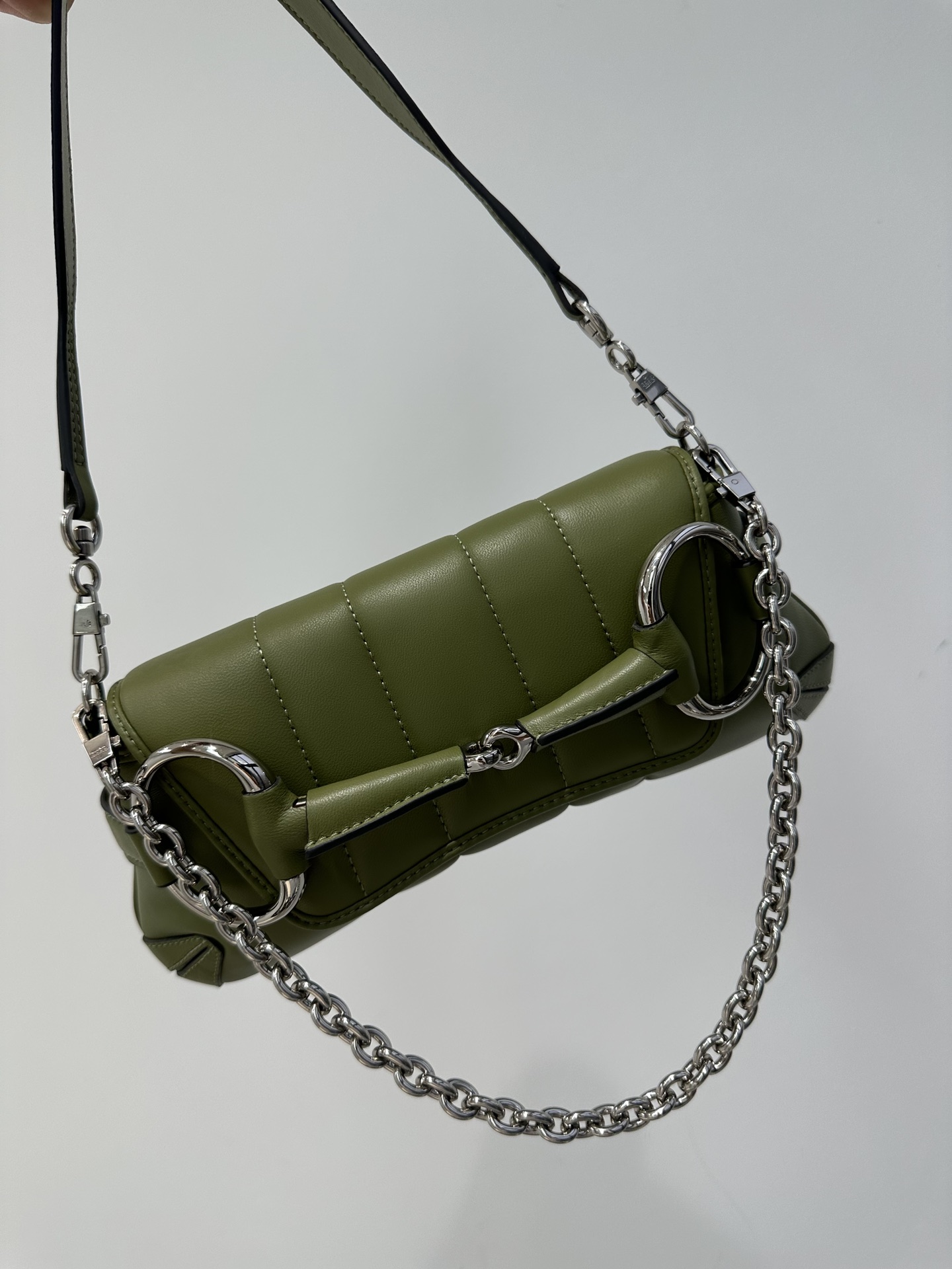 P880 Pure original Gucci Gucci 23 new Horsebit Chain series small chain horsebit shoulder bag. Gucci reinterprets the brand's classic elements, s