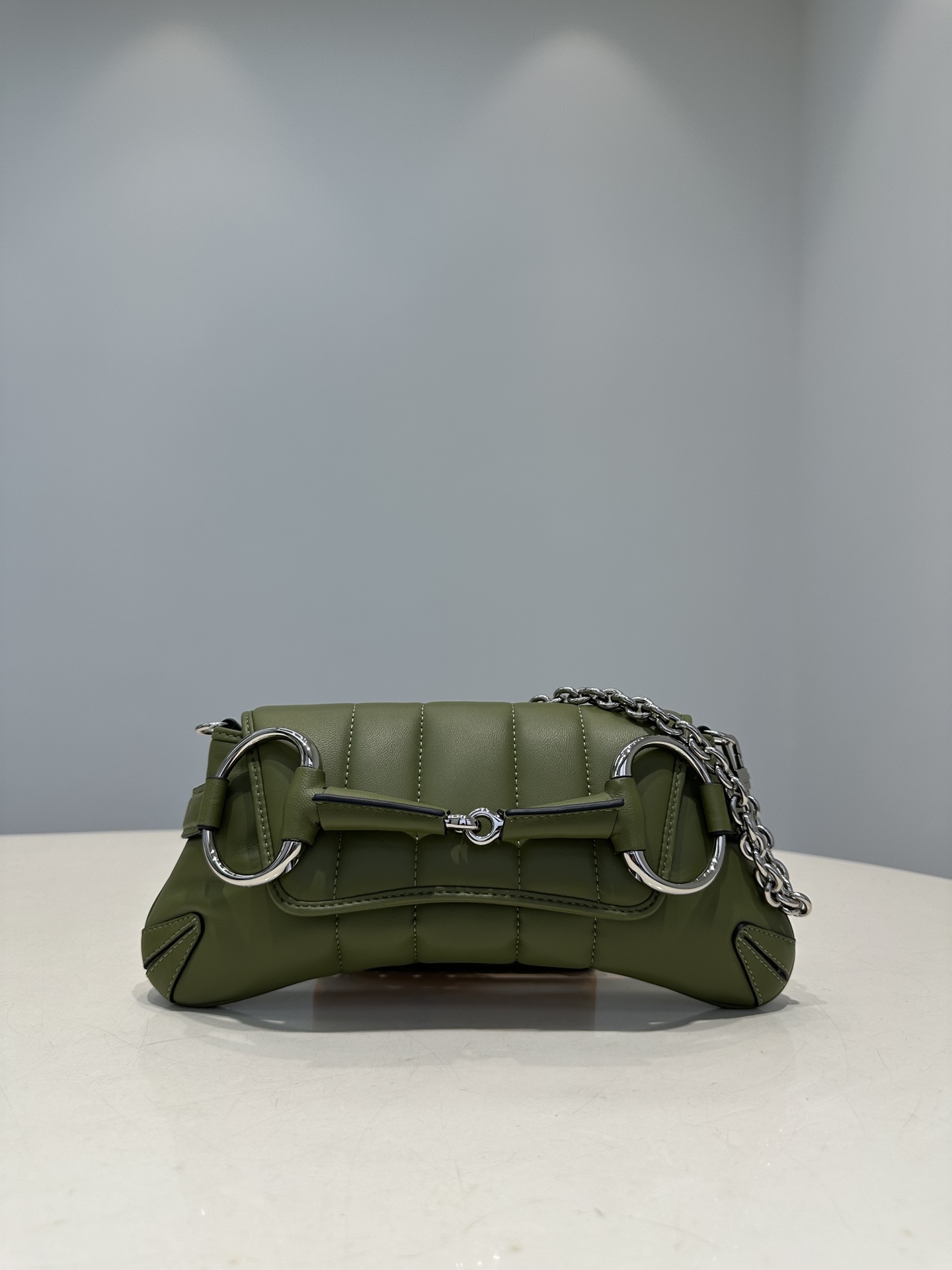 P880 Pure original Gucci Gucci 23 new Horsebit Chain series small chain horsebit shoulder bag. Gucci reinterprets the brand's classic elements, s