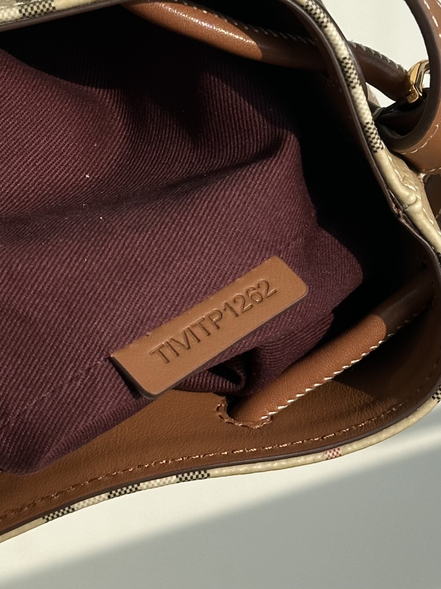 Burberry taske logo — photo 2