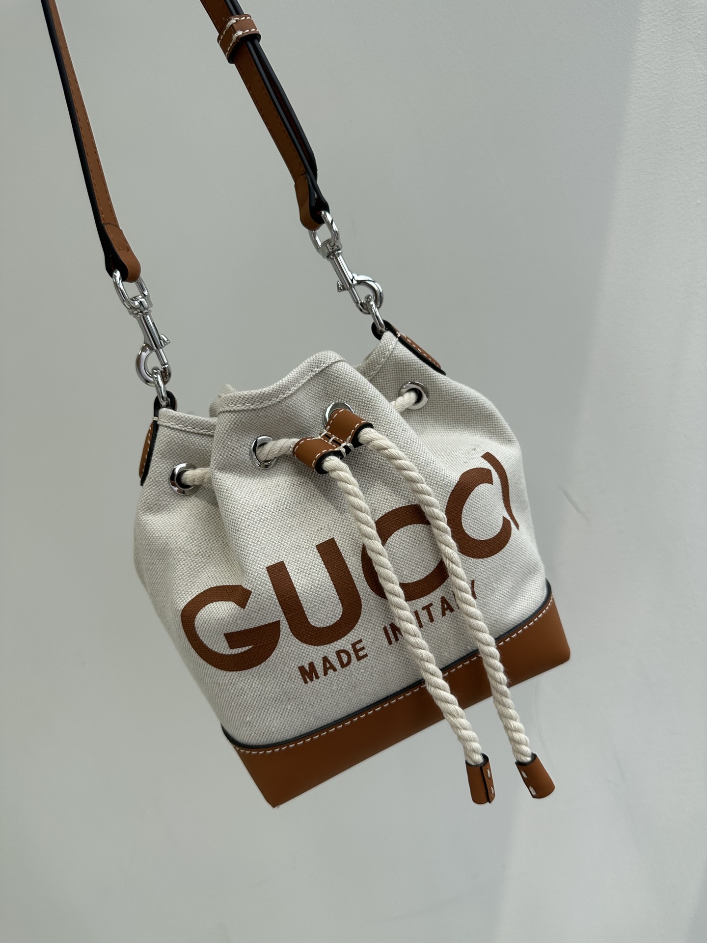 Gucci Borse a Secchiello Borse Crossbody & Borse a Tracolla Beige Marrone Argento Stampa Tela Cotone Collezione Primavera GG Supreme