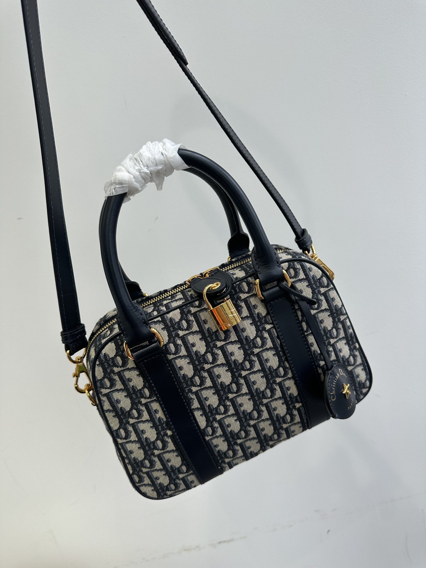 P950 High-end goods, pure original Dior/Dior medium D-Vibe bowling bag, presbyopic new cross-body portable Boston bag, this D-Vibe bowling bag is