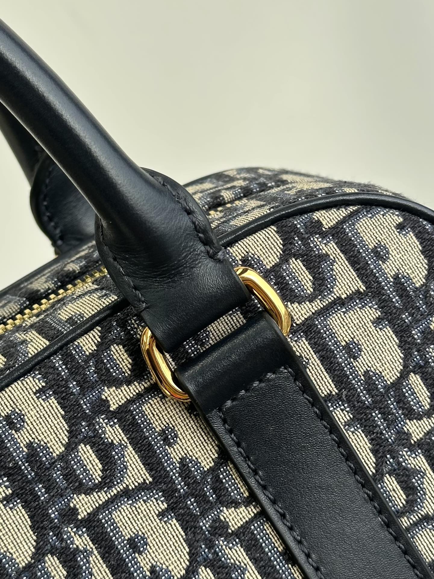 Dior Lets take a look at the hardware. Specially provided distressed all-steel hardware accessories, thick electroplated hardware, hardware with