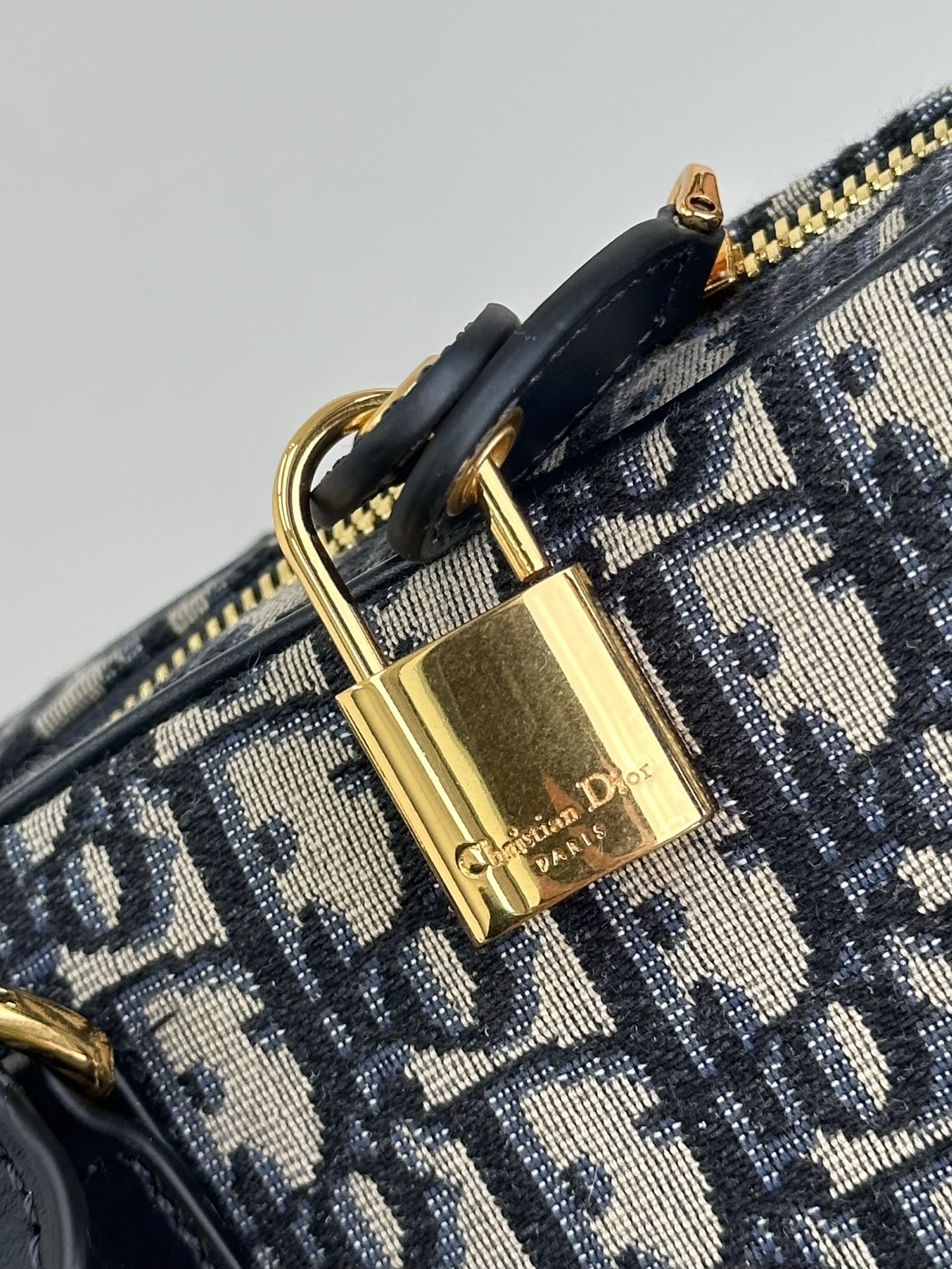 Dior Lets take a look at the hardware. Specially provided distressed all-steel hardware accessories, thick electroplated hardware, hardware with