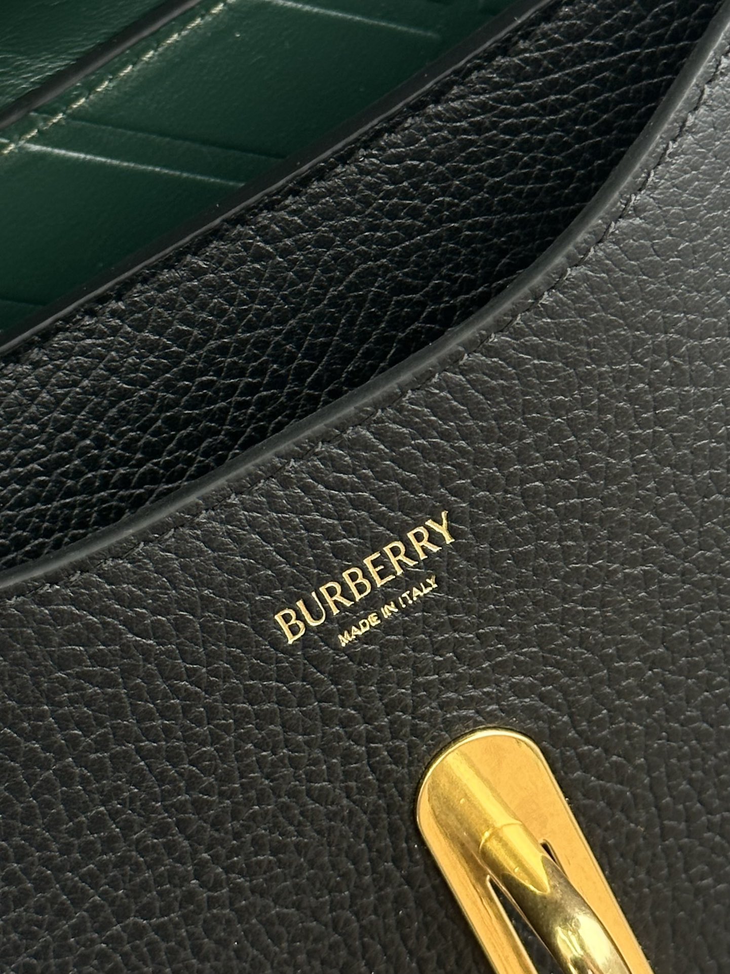 Burberry Imported hot stamping logounique anti-counterfeiting code!