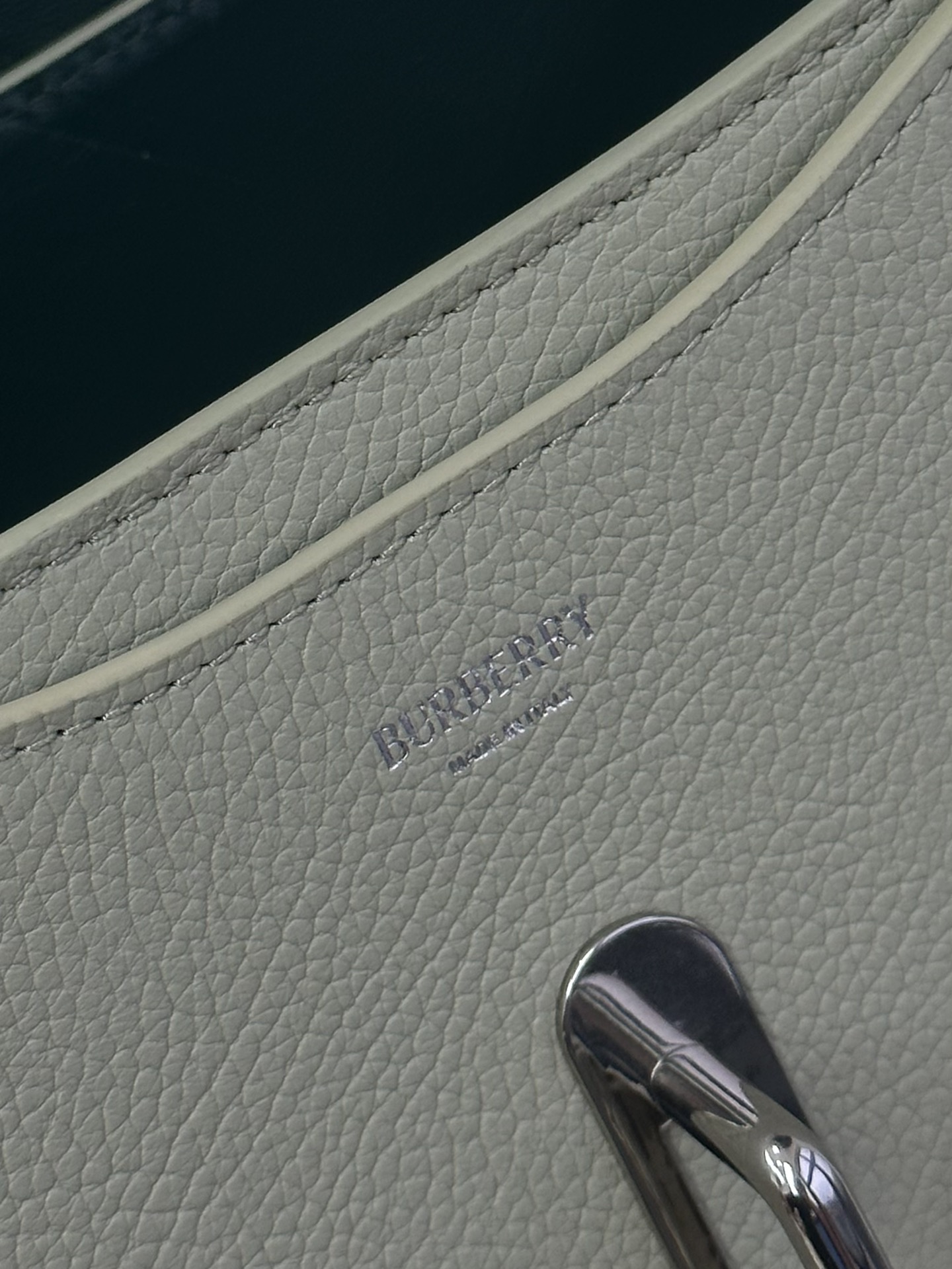 Burberry Imported hot stamping logounique anti-counterfeiting code!