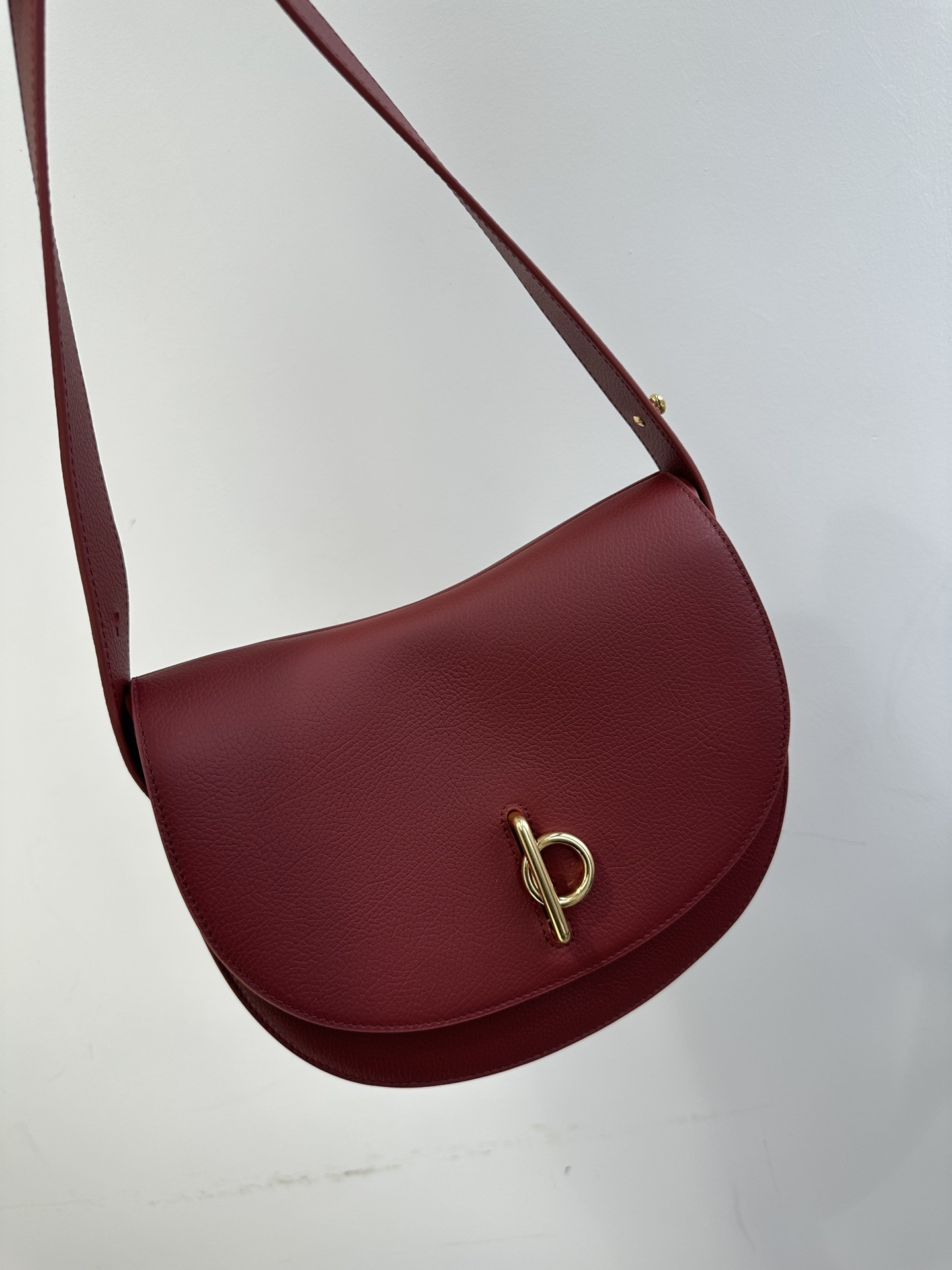 Produced by the foundry, pure original Burberry/Burberry large size 24s new pebbled calfskin shoulder bag saddle bag for women, standing bag styl