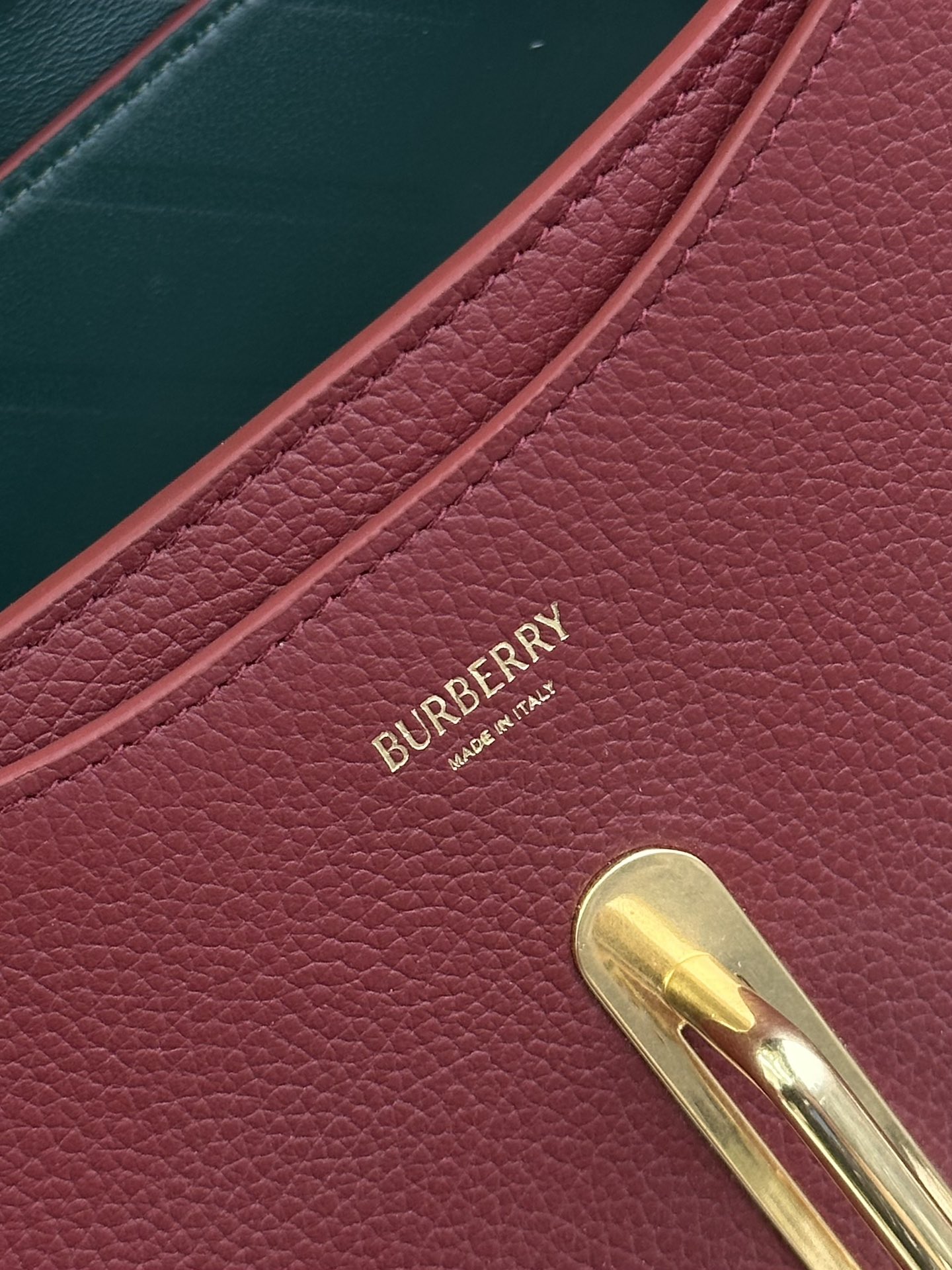 Burberry Imported hot stamping logounique anti-counterfeiting code!