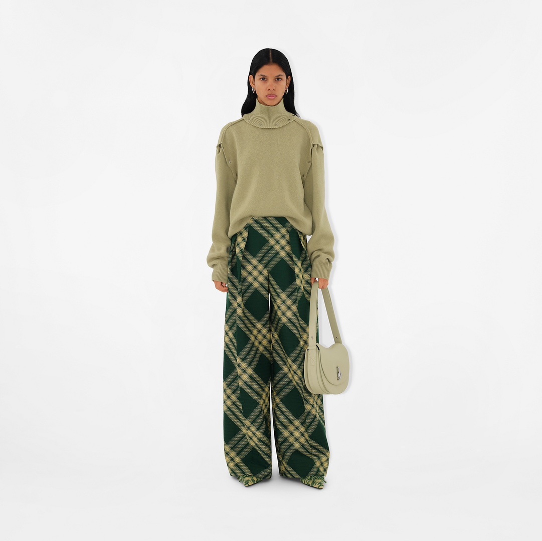 Burberry The official website picture is for sale. Its great.