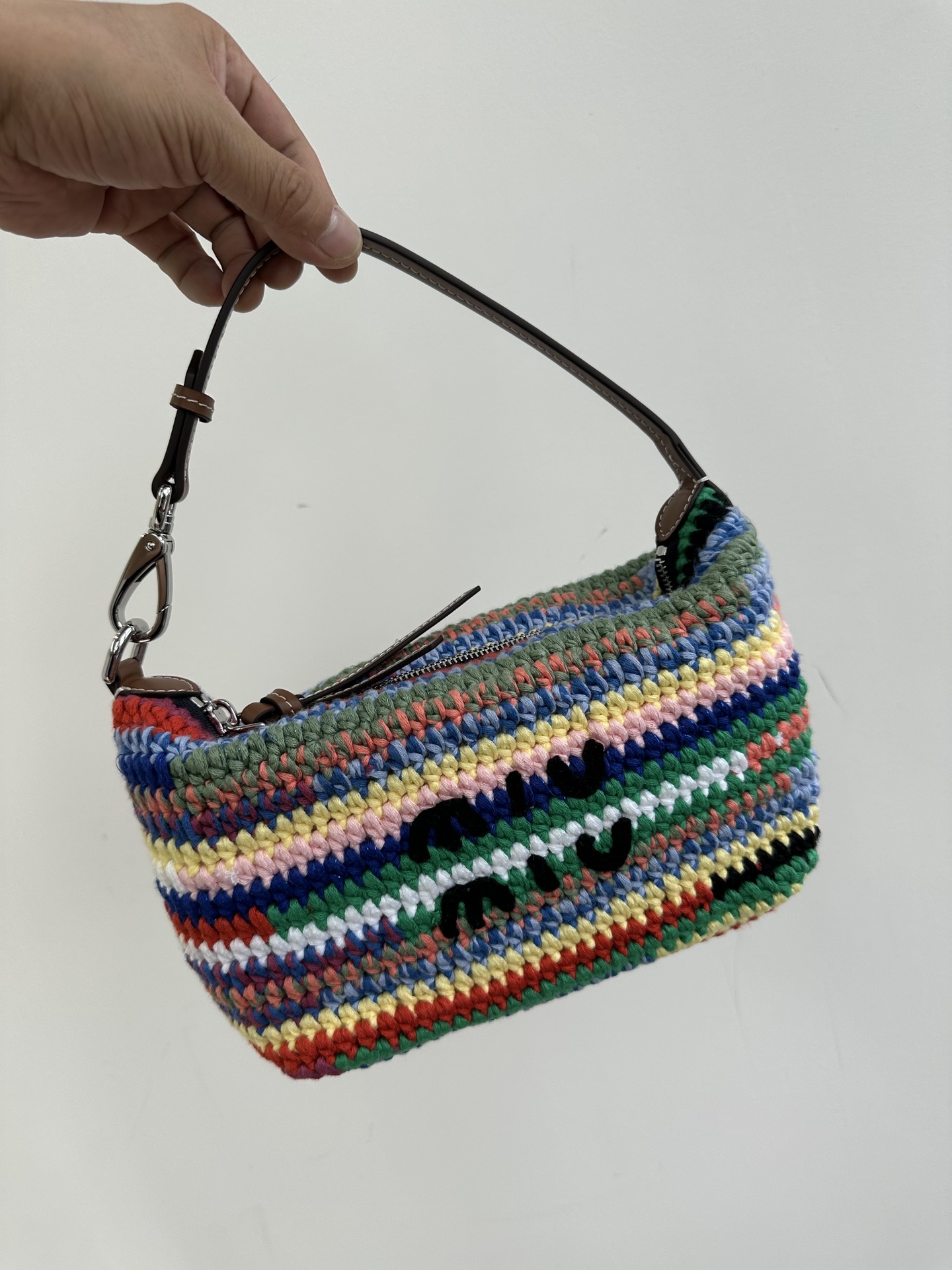 Pure original order, the latest colorful woven hobo dumpling bag, armpit bag and lunch box bag from the Miumiu Miu Miu 24-year-old counter! The b