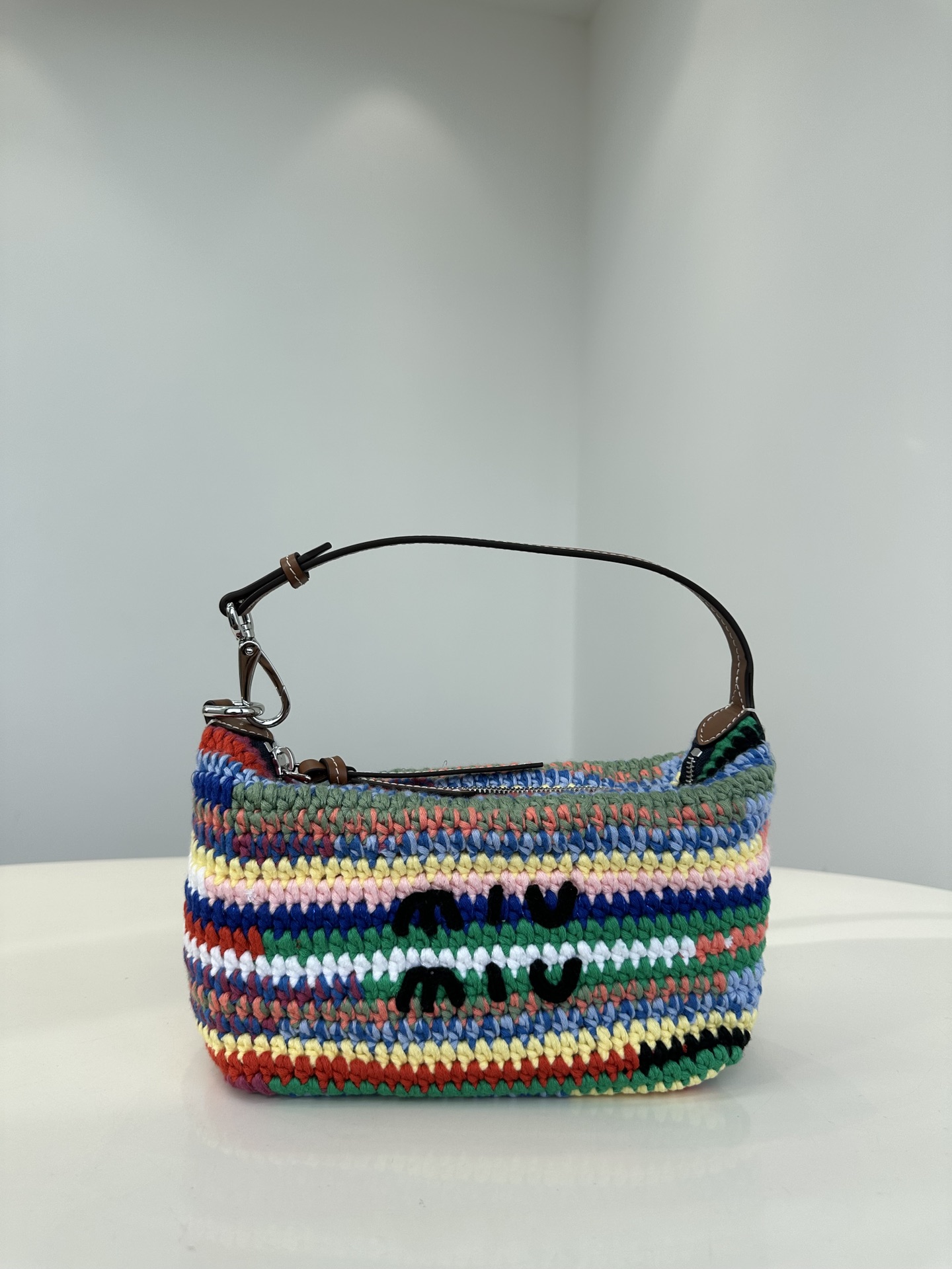 Pure original order, the latest colorful woven hobo dumpling bag, armpit bag and lunch box bag from the Miumiu Miu Miu 24-year-old counter! The b