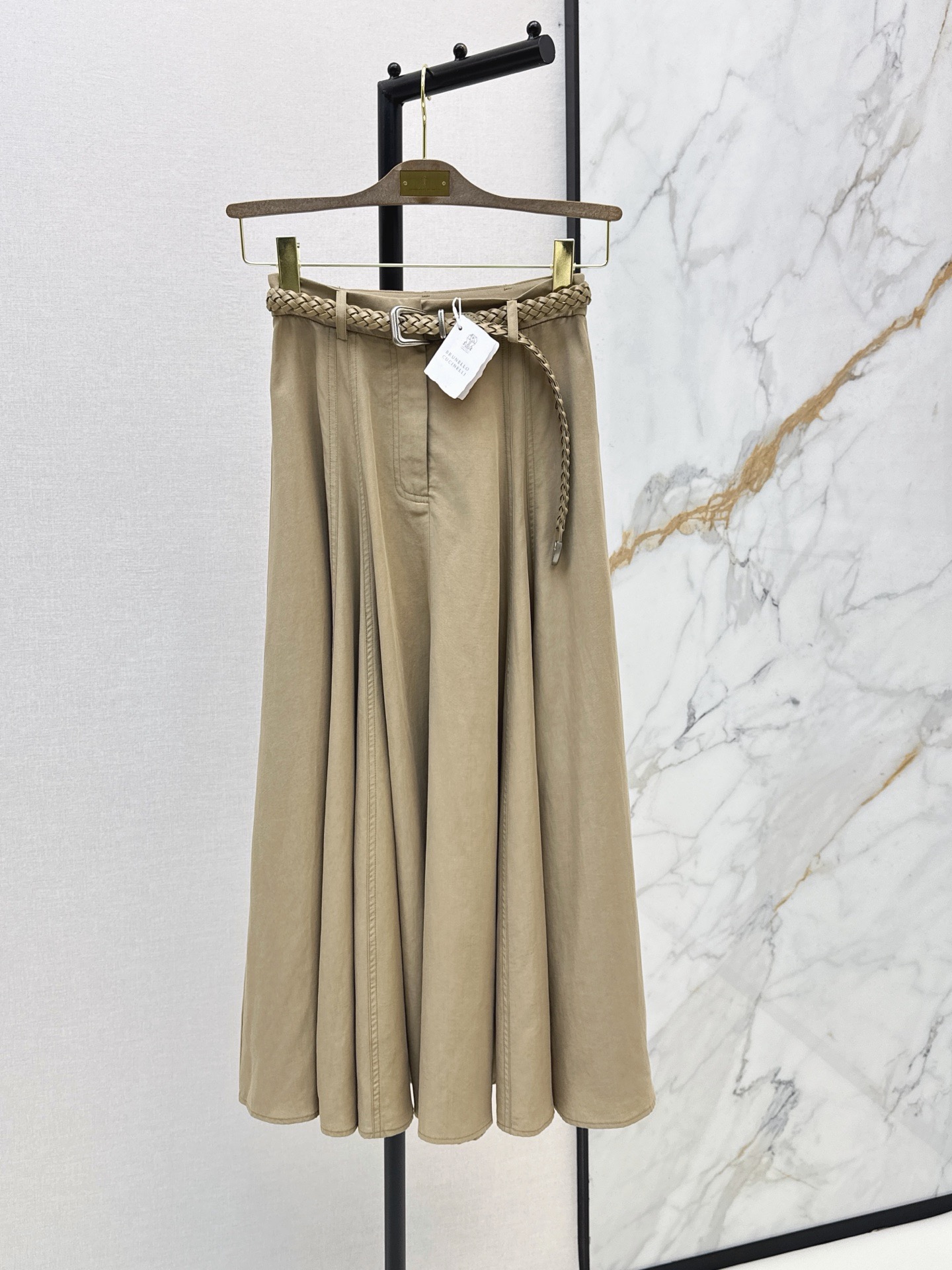 NO:950120,Exclusive first release of Bc 26Ss - the latest spring and summer high-end minimalist style elegant suit with lapel waist vest + belt decorated umbrella-shaped large skirt. Recommended for high-end commuting. Super elegant. Simple design. Elegant upper body. One set of upper body is super tall. Easily have a sense of proportion. Full of high-end style. Very versatile when worn separately. One color separates sml,,skirts,19860909独家首发 Bc 26Ss————春夏最新款高级极简风优雅套装翻领收腰马甲+腰带装饰伞状大裙摆半裙 高阶通勤推荐 超级抬气质 简约设计感 上身优雅大气 一套上身超级显高 轻松拥有三七比例感 充满高级范 分开穿也很百搭 一色分开发 sml,,skirts,,Women's clothing