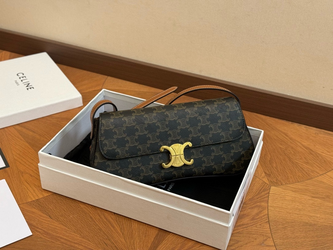 💰350 配盒(再次升级) size:29*13cm 终于可以下手啦! 赛琳 Celin lola COPORNI新款腋下包 妙不可研✔️ ⚠️升级之后的皮料更软哦!