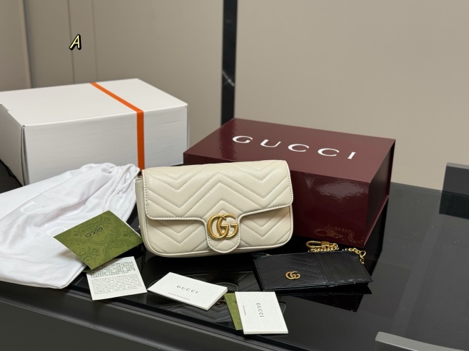 Gucci Marmont 2-in-1 Mini Bag, Versatile Design, Compact Size: 21*13cm