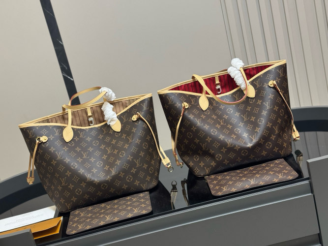 LV Neverfull Medium Shopping Bag: Classic Design, Spacious Interior, and Timeless Style 1 LV Neverfull Medium Shopping Bag: Classic Design, Spacious Interior, and Timeless Style