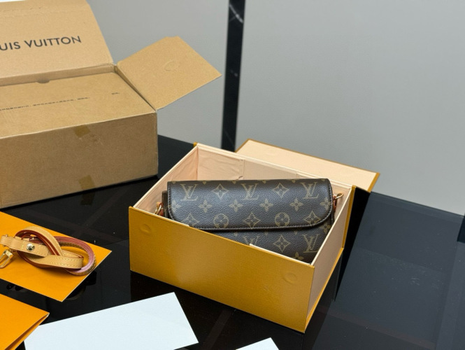 Louis Vuitton Ivy WOC Monogram Canvas Crossbody Chain Wallet Brown