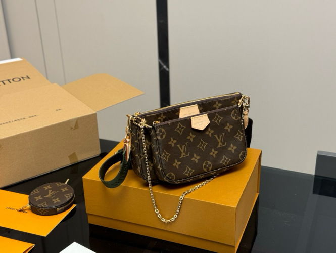 Louis Vuitton Multi Pochette Accessoires Crossbody Bag with Accessories 1 Louis Vuitton Multi Pochette Accessoires Crossbody Bag with Accessories