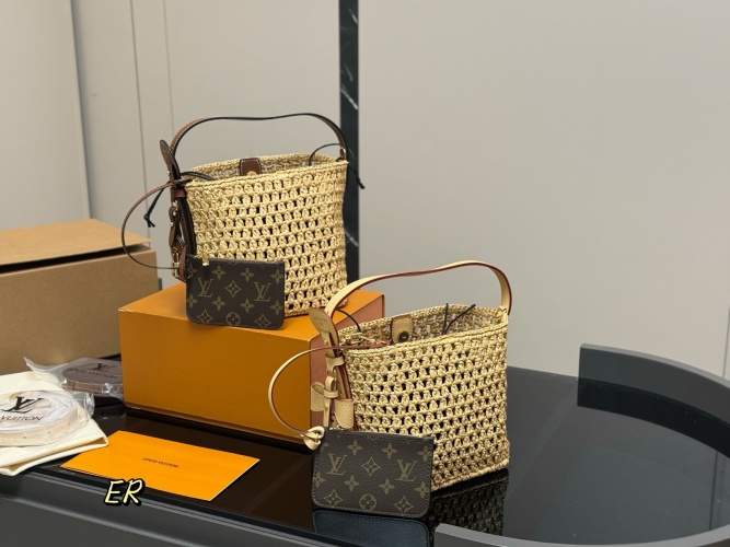 Louis Vuitton Vintage Straw Bucket Bag with Mini Pouch - 18 x 17 cm
