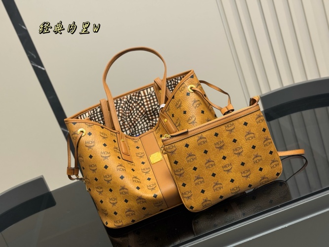 MCM Reversible Liz Shopping Bag in Visetos with Pouch, 34*30cm 1 MCM Reversible Liz Shopping Bag in Visetos with Pouch, 34*30cm