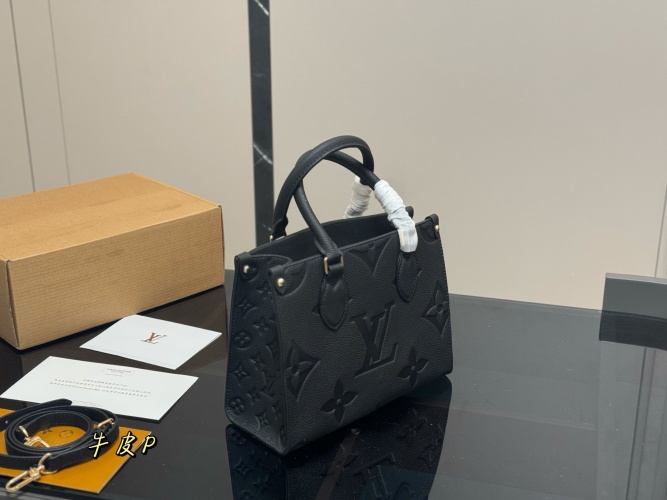 Louis Vuitton Empreinte Leather OnTheGo PM Tote Bag, Black, 25.20cm 1 Louis Vuitton Empreinte Leather OnTheGo PM Tote Bag, Black, 25.20cm