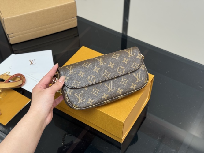 Louis Vuitton Ivy WOC Handbag, Crossbody Clutch with Chain Strap 1 Louis Vuitton Ivy WOC Handbag, Crossbody Clutch with Chain Strap