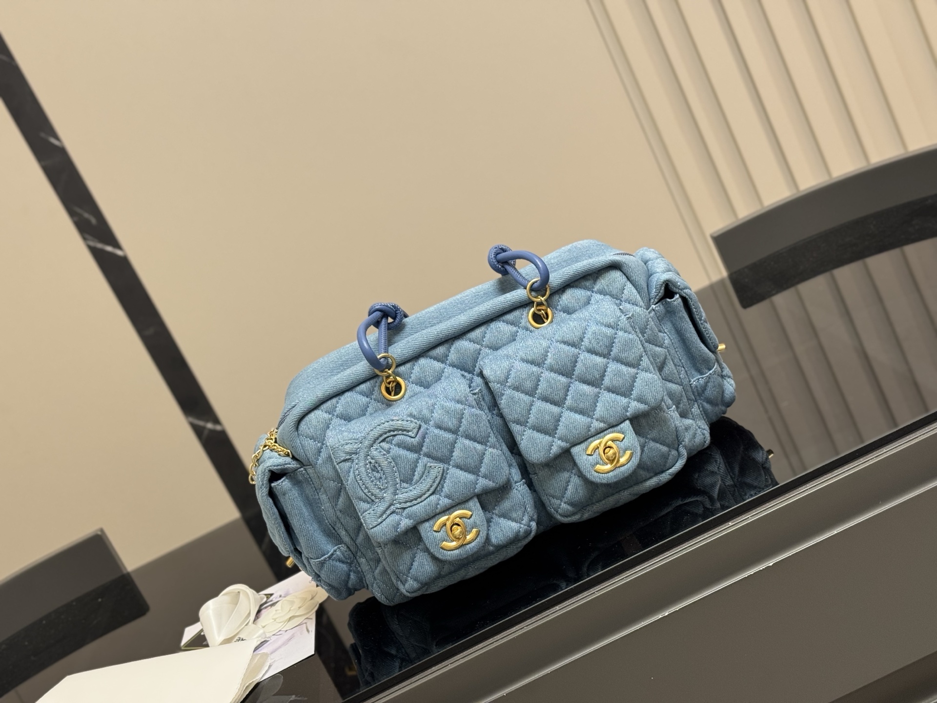 Chanel Denim Messenger Bag, Charming and Versatile, 30 x 18 cm 2 i1751091449693 2495 0 0