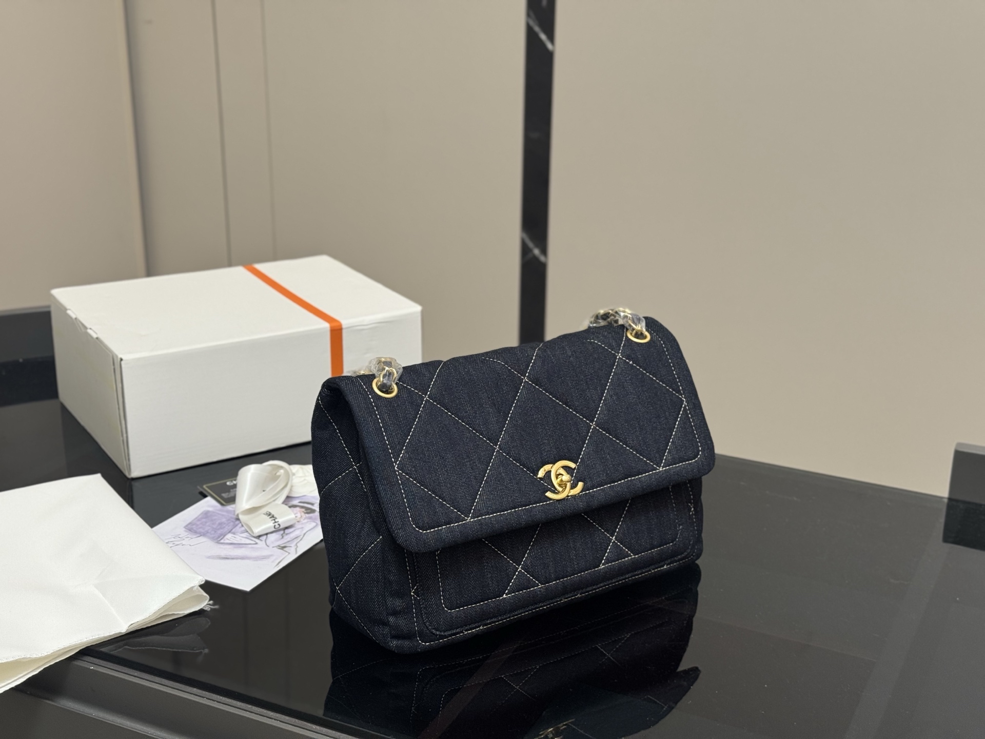 Chanel 25K Bolso de Mano de la Colección Otoño: Un Tesoro de Edición Limitada