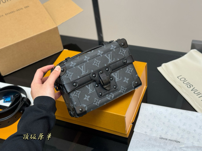 Louis Vuitton Mini Soft Trunk Box Bag - Monogram Eclipse, 20 cm 1 Louis Vuitton Mini Soft Trunk Box Bag - Monogram Eclipse, 20 cm