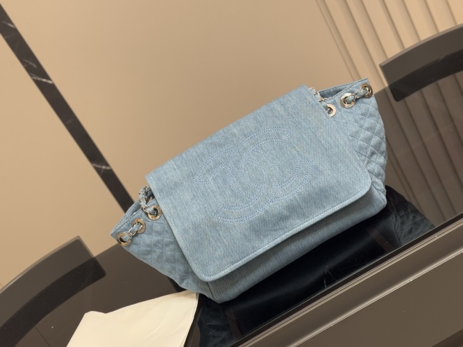 Chanel Denim Messenger Bag,30*24cm,Casual and Versatile Crossbody Bag 1 Chanel Denim Messenger Bag,30*24cm,Casual and Versatile Crossbody Bag