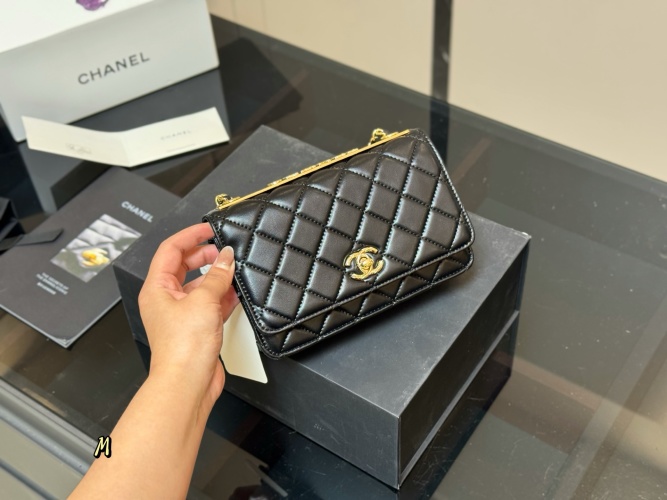 Chanel Trendy CC WOC Wallet on Chain, 19*12cm, Black Leather 1 Chanel Trendy CC WOC Wallet on Chain, 19*12cm, Black Leather