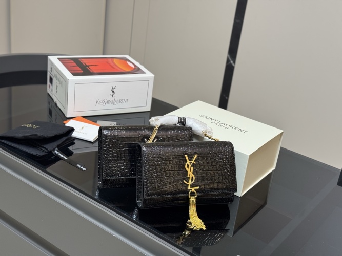 Yves Saint Laurent WOC Envelope Bag, Durable Leather, Crossbody or Underarm 1 Yves Saint Laurent WOC Envelope Bag, Durable Leather, Crossbody or Underarm