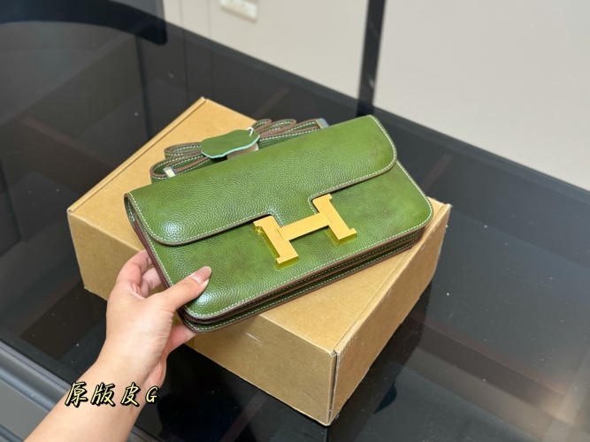 Hermes Horizontal Bag in Green Leather with Gold Hardware, 26.14 cm 1 Hermes Horizontal Bag in Green Leather with Gold Hardware, 26.14 cm