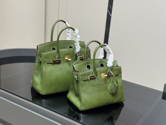 Hermès Birkin 30 Green Leather Handbag, Premium Quality, Stylish Design 1 Hermès Birkin 30 Green Leather Handbag, Premium Quality, Stylish Design