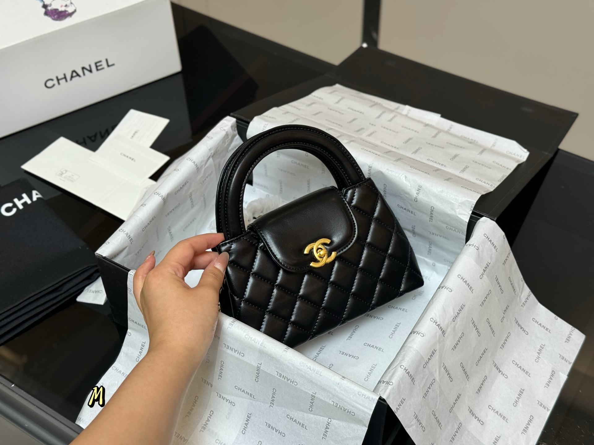 ¥260 配折叠盒飞机盒
size:
20*12cm
香奈儿23k kelly
最美的23k,太好看了想要马上滴滴sa的冲动!
新包真的超香哦!
牛皮品质