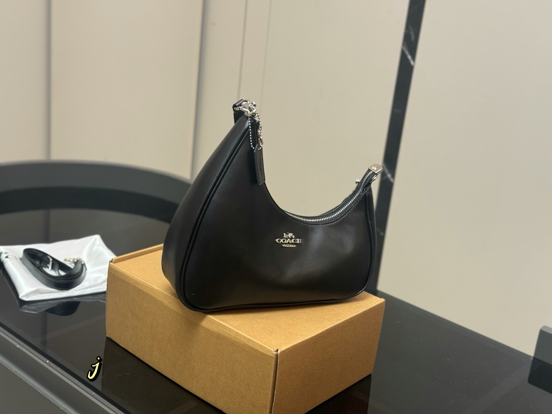 Con caja size: 28.15cm, nuevo bolso de axila Coach Teri, ¡el diseño de bolsos de axila es el mejor! Incluye 2 correas, …