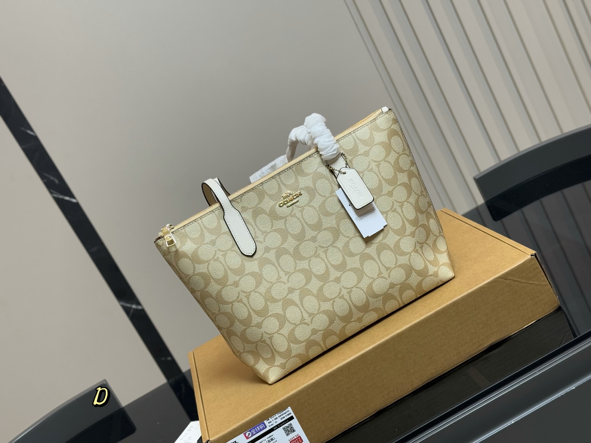 Con caja de avión, bolso tote con cremallera COACH Zip. Tamaño: 37.24cm