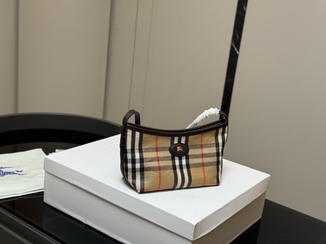 Burberry Highlands Shoulder Bag - Classic Check Pattern, Lightweight & Chic