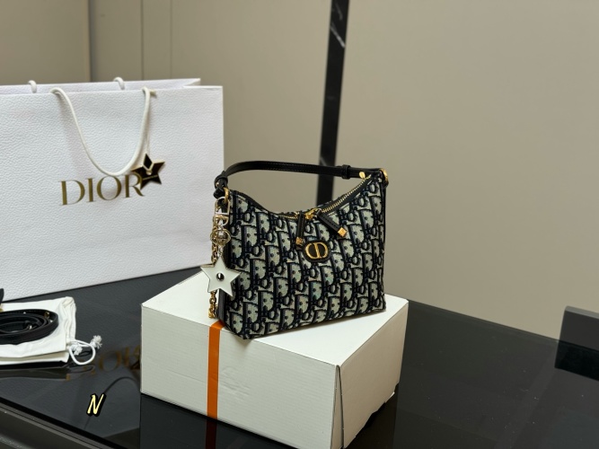 Dior Nomad Hobo Bag: Versatile, Stylish, and Ready to Turn Heads - 20.16cm 1 Dior Nomad Hobo Bag: Versatile, Stylish, and Ready to Turn Heads - 20.16cm