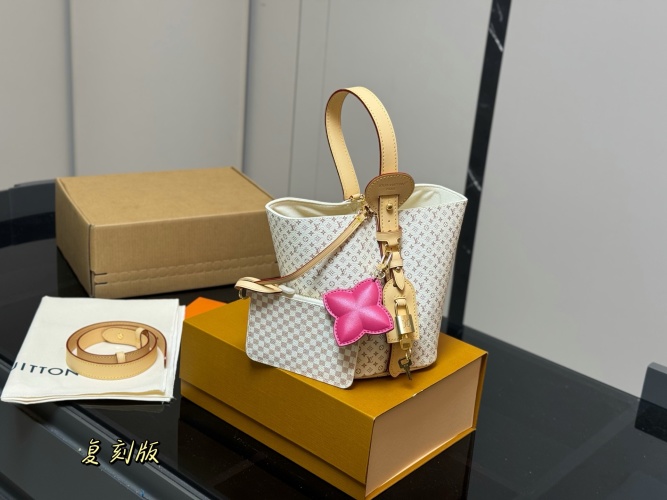 Louis Vuitton Vintage Bucket Bag with Coin Purse and Adjustable Strap 1 Louis Vuitton Vintage Bucket Bag with Coin Purse and Adjustable Strap