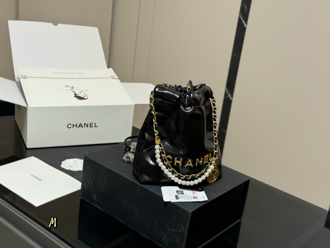 Chanel Mini 22 Bag: Chic, Compact, and Utterly Stylish 1 Chanel Mini 22 Bag: Chic, Compact, and Utterly Stylish