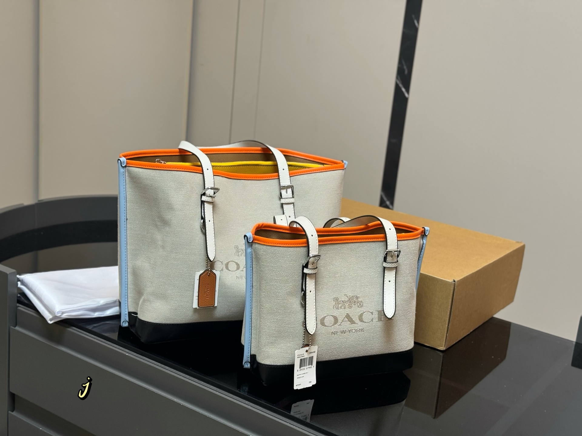 Con caja, medidas: 33 cm 25 cm, 蔻驰 nuevo bolso tote divino Mollie tote25, realmente me encanta este diseño, tamaño comp…