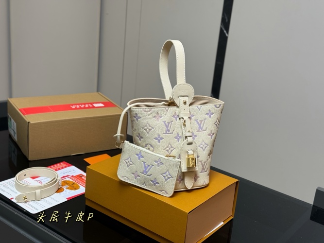 Louis Vuitton Vintage Monogram Bucket Bag with Coin Purse - 18x17cm 1 Louis Vuitton Vintage Monogram Bucket Bag with Coin Purse - 18x17cm