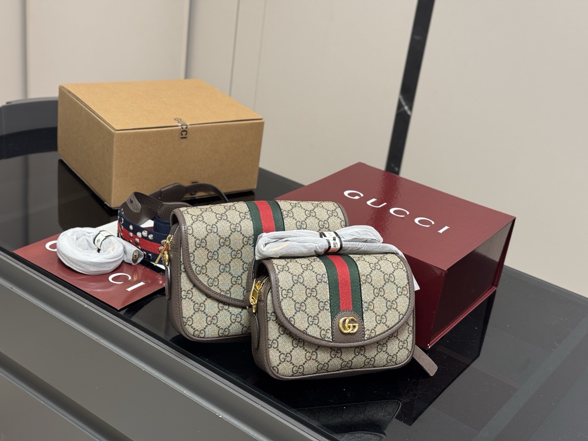 Gucci Ophidia Messenger Bag: Vintage-Inspired Design, Compact Size 23*16cm